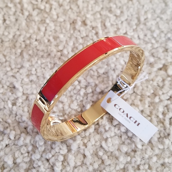 Coach Bangle Bracelet Signature C Carmine Enamel Gold Plated Hinged Oval NWT - Picture 6 of 12